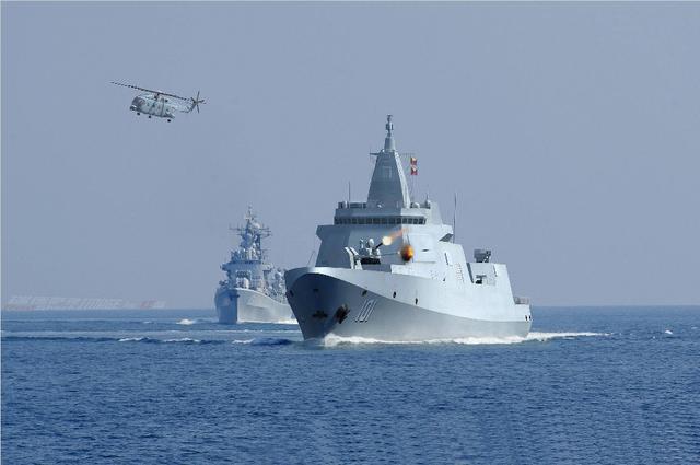 图为中国海军055驱逐舰