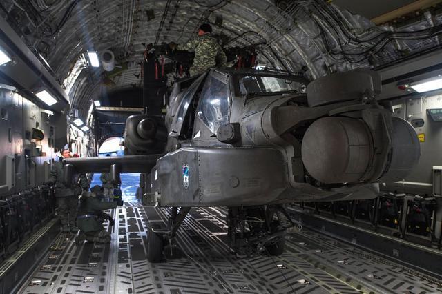 C-17转运阿帕奇,短翼可不拆