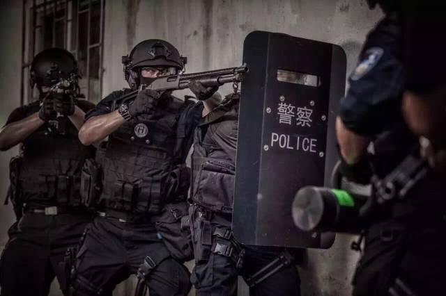为何广东特警、香港飞虎队、德国GSG9爱穿牛仔裤反恐？