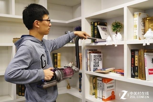 吸尘器可清洁地面以上的空间