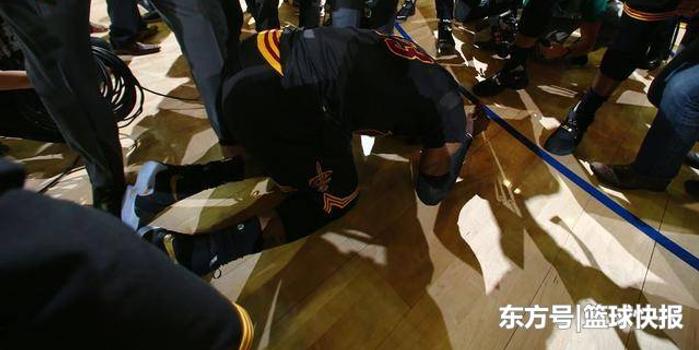 nba球星为何潸然泪下?詹姆斯跪地痛哭,强如科比也没能忍住