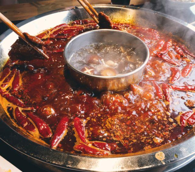 吃到现在的辣火锅，哪些是重庆派系哪些是成都派系你知道伐！
