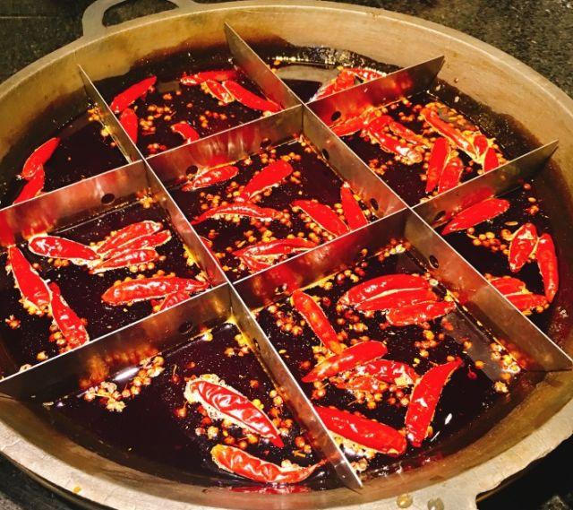 吃到现在的辣火锅，哪些是重庆派系哪些是成都派系你知道伐！