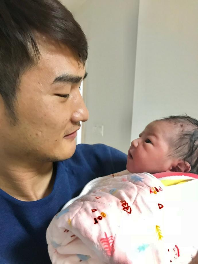 恭喜恭喜！廖力生升级成为奶爸