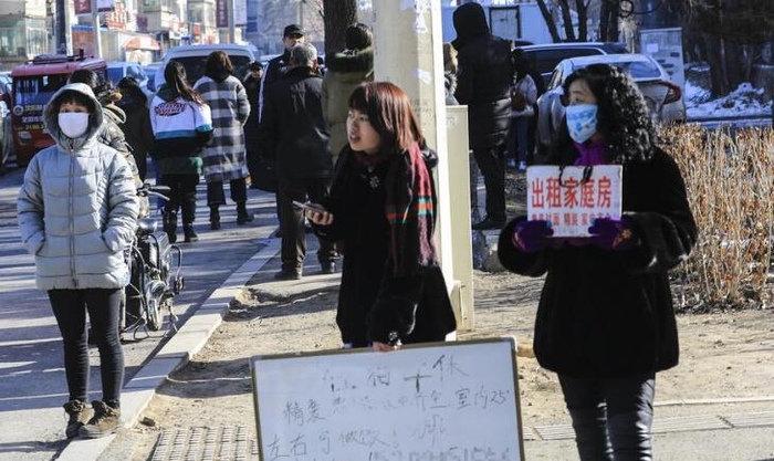 艺考经济火爆 考生提前体验明星架势