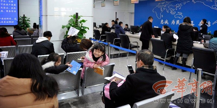 预约办理出入境证件可拨打114 凭预约密码前往