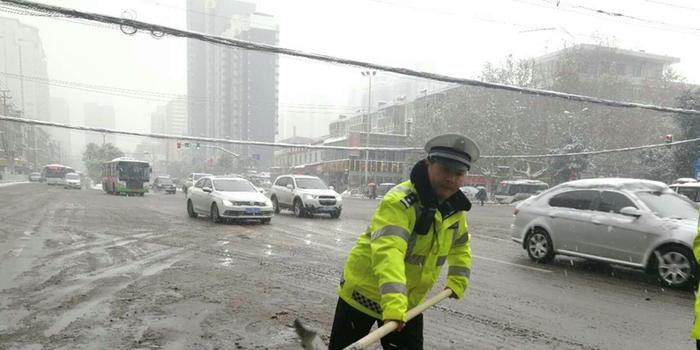 雪天帮扶群众5300人 西安交警路况咨询电话激