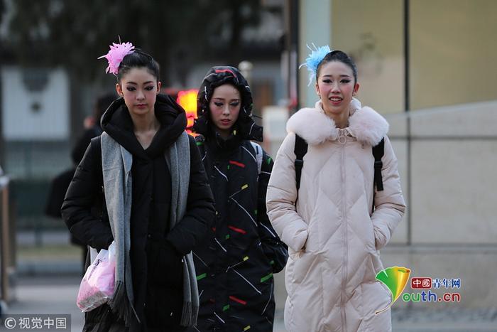 北京舞蹈学院艺考进行时 高颜值妹子很养眼