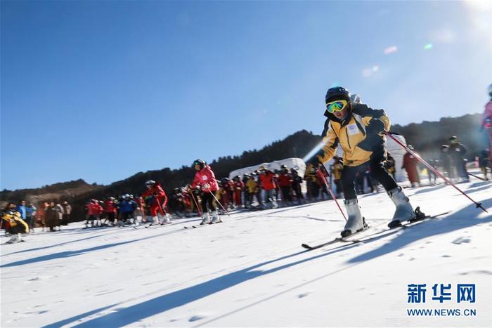 缺雪也挡不住热情！外媒称中国孩子正爱上冬季运动