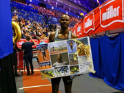 2017田径赛场温暖时刻 莫-法拉赫与宝宝温馨合影