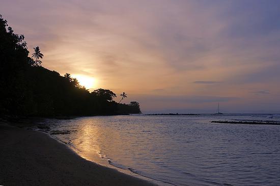 <a href='http://travel.sina.com.cn/feijiqundao-lvyou/?from=b-keyword' ><em><em>斐济</em></em></a>,世界上第一缕阳光