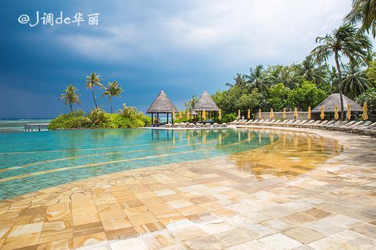 【<a href='http://travel.sina.com.cn/maerdaifu-lvyou/?from=b-keyword' >马尔代夫</a>】四季库达岛:小而美的<a href='http://travel.sina.com.cn/maerdaifu-lvyou/?from=b-keyword' >马尔代夫</a>风情后花园