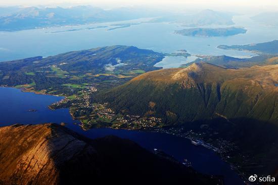 冷艳<a href='http://travel.sina.com.cn/nuowei-lvyou/?from=b-keyword' >挪威</a>,气温十八度以下的夏天(一)