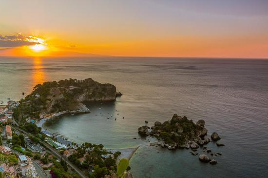 【<a href='http://travel.sina.com.cn/yidali-lvyou/?from=b-keyword' >意大利</a>】西西里<a href='http://travel.sina.com.cn/taoermina-lvyou/?from=b-keyword' >陶尔米纳</a>:最浪漫不过有你陪我看日出