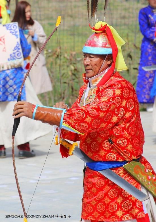 走近<a href='http://travel.sina.com.cn/jinchuan-lvyou/?from=b-keyword' >金川</a>神秘的嘉绒藏戏、马尔锅庄民族风