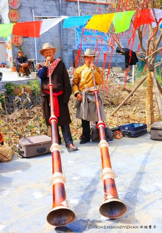 走近<a href='http://travel.sina.com.cn/jinchuan-lvyou/?from=b-keyword' >金川</a>神秘的嘉绒藏戏、马尔锅庄民族风