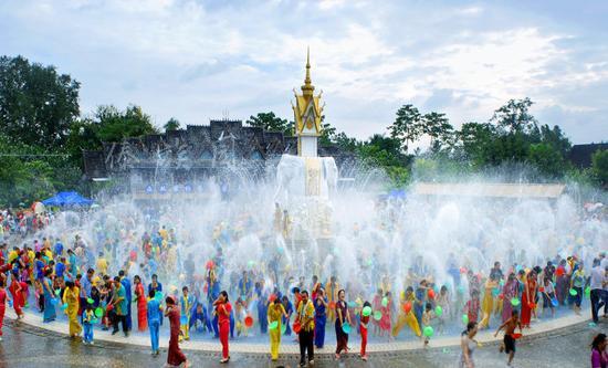 【彩云之南•<a href='http://travel.sina.com.cn/xishuangbanna-lvyou/?from=b-keyword' >西双版纳</a>】7天6晚,玩转傣历新年泼水盛会