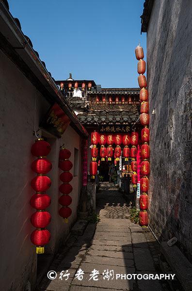 <a href='http://travel.sina.com.cn/huangshan_hongcun_4493-lvyou/?from=b-keyword' >宏村</a>:有一种风景叫古宅小巷,穿梭其中可以品味它的前世与今生