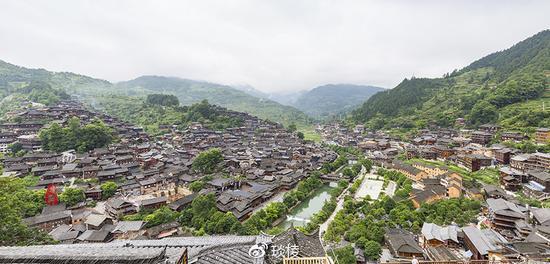 在世界最大的苗族村寨 <wbr>体验高山流水的畅快与激情
