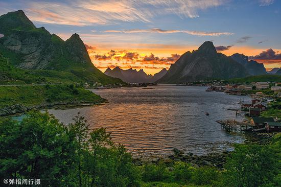 自驾<a href='http://travel.sina.com.cn/nuowei-lvyou/?from=b-keyword' ><em>挪威</em></a><a href='http://travel.sina.com.cn/luofudunqundao-lvyou/?from=b-keyword' ><em>罗弗敦群岛</em></a>,北极圈里的绝美海岛,一生至少要看一次