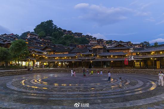 在世界最大的苗族村寨 <wbr>体验高山流水的畅快与激情