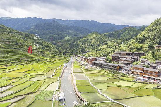 在世界最大的苗族村寨 <wbr>体验高山流水的畅快与激情