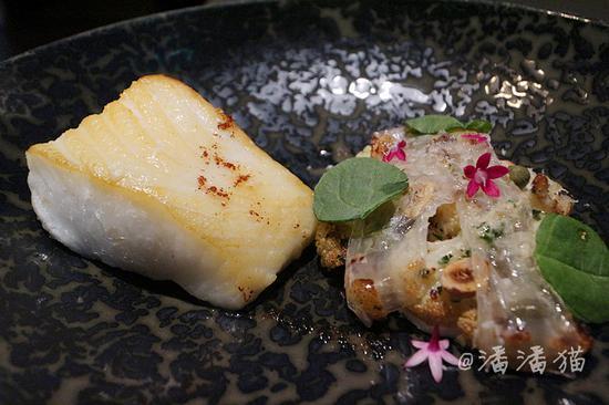 【<a href='http://travel.sina.com.cn/xinjiapo1-lvyou/?from=b-keyword' ><em><em><em><em><em>新加坡</em></em></em></em></em></a>】隐匿于百年植物园中的高颜值米其林餐厅