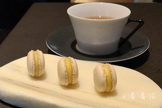 【<a href='http://travel.sina.com.cn/xinjiapo1-lvyou/?from=b-keyword' ><em><em><em><em><em>新加坡</em></em></em></em></em></a>】隐匿于百年植物园中的高颜值米其林餐厅