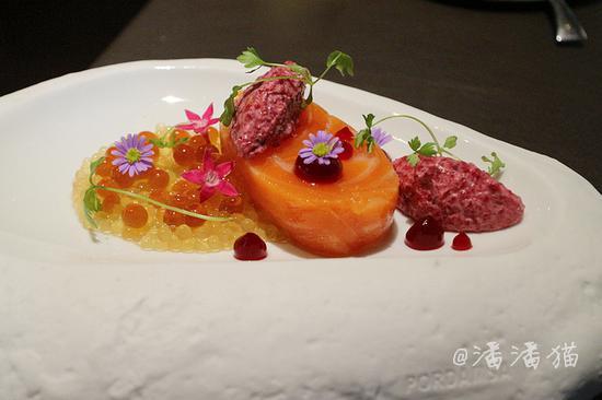 【<a href='http://travel.sina.com.cn/xinjiapo1-lvyou/?from=b-keyword' ><em><em><em><em><em>新加坡</em></em></em></em></em></a>】隐匿于百年植物园中的高颜值米其林餐厅