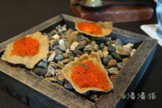【<a href='http://travel.sina.com.cn/xinjiapo1-lvyou/?from=b-keyword' ><em><em><em><em><em>新加坡</em></em></em></em></em></a>】隐匿于百年植物园中的高颜值米其林餐厅
