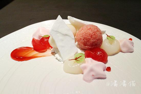 【<a href='http://travel.sina.com.cn/xinjiapo1-lvyou/?from=b-keyword' ><em><em><em><em><em>新加坡</em></em></em></em></em></a>】隐匿于百年植物园中的高颜值米其林餐厅