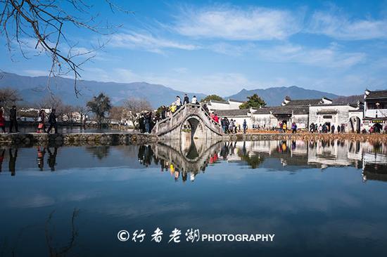 <a href='http://travel.sina.com.cn/huangshan_hongcun_4493-lvyou/?from=b-keyword' >宏村</a>:有一种风景叫古宅小巷,穿梭其中可以品味它的前世与今生