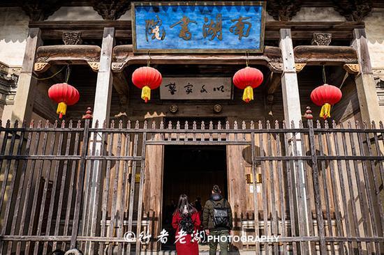 <a href='http://travel.sina.com.cn/huangshan_hongcun_4493-lvyou/?from=b-keyword' >宏村</a>:有一种风景叫古宅小巷,穿梭其中可以品味它的前世与今生