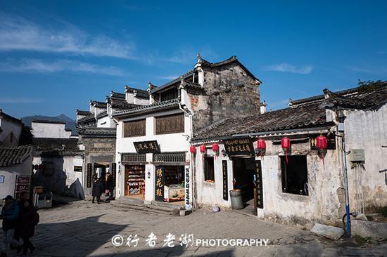 <a href='http://travel.sina.com.cn/huangshan_hongcun_4493-lvyou/?from=b-keyword' >宏村</a>:有一种风景叫古宅小巷,穿梭其中可以品味它的前世与今生