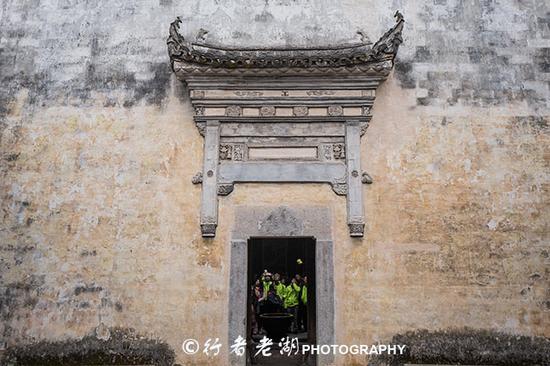 <a href='http://travel.sina.com.cn/huangshan_hongcun_4493-lvyou/?from=b-keyword' >宏村</a>:有一种风景叫古宅小巷,穿梭其中可以品味它的前世与今生