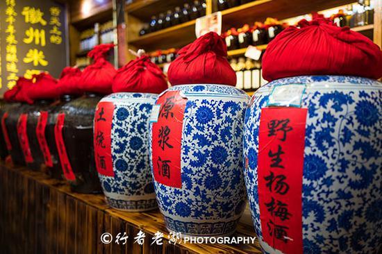 <a href='http://travel.sina.com.cn/huangshan_hongcun_4493-lvyou/?from=b-keyword' >宏村</a>:有一种风景叫古宅小巷,穿梭其中可以品味它的前世与今生