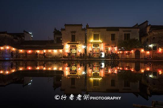 <a href='http://travel.sina.com.cn/huangshan_hongcun_4493-lvyou/?from=b-keyword' >宏村</a>:有一种风景叫古宅小巷,穿梭其中可以品味它的前世与今生