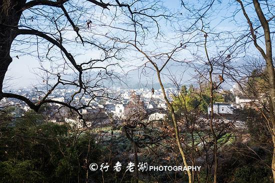 <a href='http://travel.sina.com.cn/huangshan_hongcun_4493-lvyou/?from=b-keyword' >宏村</a>:有一种风景叫古宅小巷,穿梭其中可以品味它的前世与今生