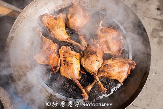 <a href='http://travel.sina.com.cn/huangshan_hongcun_4493-lvyou/?from=b-keyword' >宏村</a>:有一种风景叫古宅小巷,穿梭其中可以品味它的前世与今生