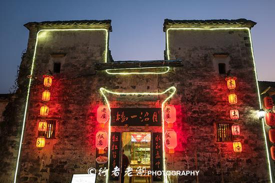 <a href='http://travel.sina.com.cn/huangshan_hongcun_4493-lvyou/?from=b-keyword' >宏村</a>:有一种风景叫古宅小巷,穿梭其中可以品味它的前世与今生