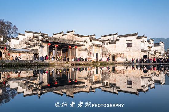 <a href='http://travel.sina.com.cn/huangshan_hongcun_4493-lvyou/?from=b-keyword' >宏村</a>:有一种风景叫古宅小巷,穿梭其中可以品味它的前世与今生