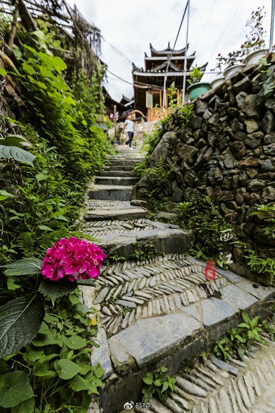 在世界最大的苗族村寨 <wbr>体验高山流水的畅快与激情