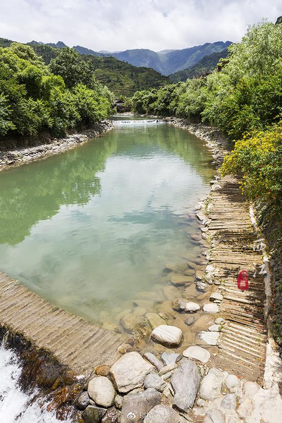 在世界最大的苗族村寨 <wbr>体验高山流水的畅快与激情