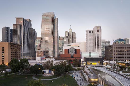 The new SFMOMA, view from Yerba Buena Gardens; 图片版权 © Henrik Kam, courtesy SFMOMA