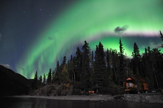 与极光的一场艳遇 图片来源:加拿大BC省旅游局 摄影师:Northern Rockies Lodge
