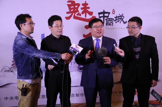 左起:曹志雄、唐林、梅向荣、史帆