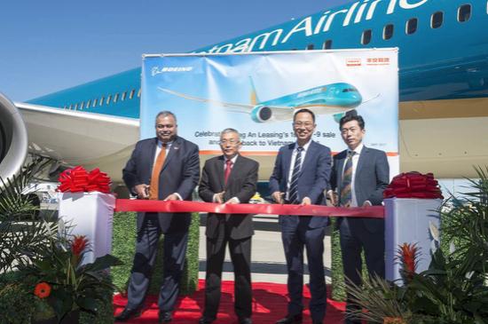 平安租赁于美国西雅图的波音公司向越南航空交付首架B787-9宽体客机现场