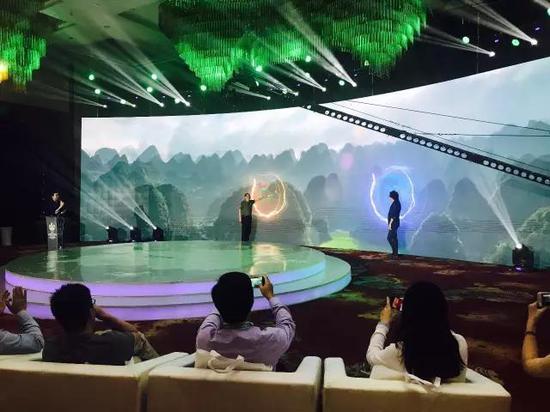 贵州省旅发委副巡视员吴迈先生与中国自驾游路线评选总架构师、爱驾传媒CEO李克崎先生共同启动2017年度评选