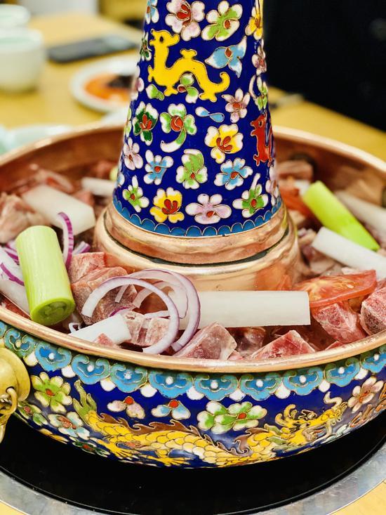 各式羊肉美味搭配八宝茶,当地最具特色的美食体验