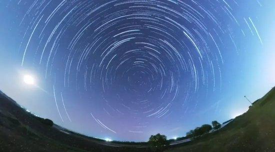 黑龙江多地出现罕见粉色极光